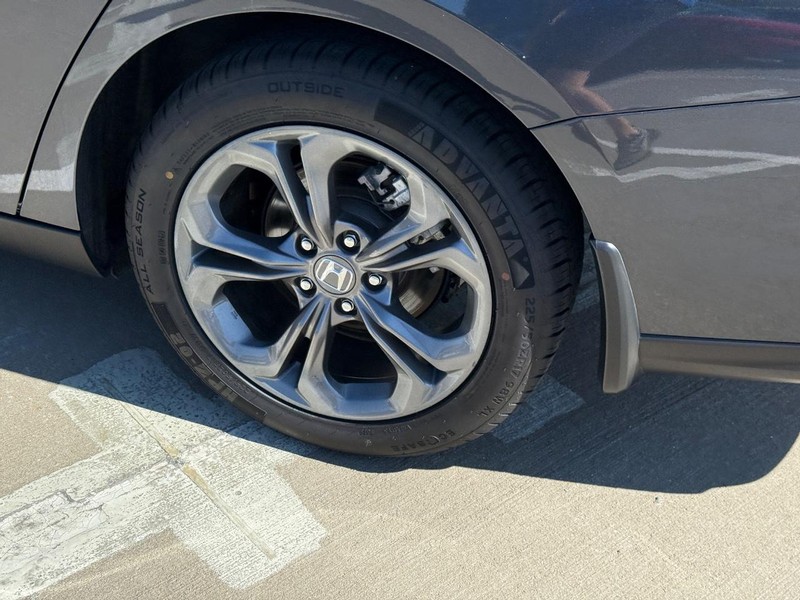 Honda Accord Sedan Vehicle Full-screen Gallery Image 07