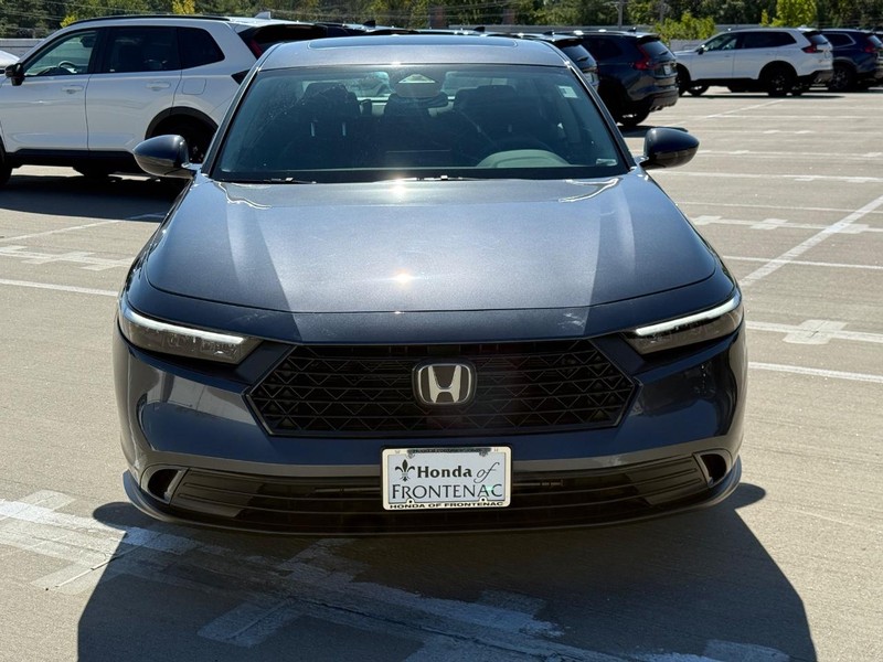 Honda Accord Sedan Vehicle Full-screen Gallery Image 09