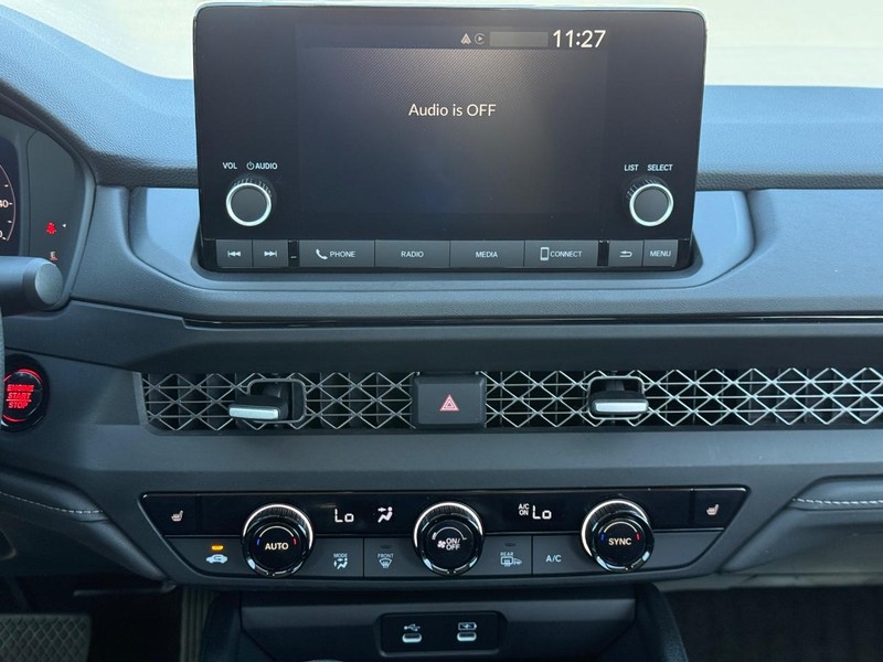 Honda Accord Sedan Vehicle Full-screen Gallery Image 13