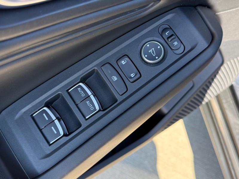 Honda Accord Sedan Vehicle Full-screen Gallery Image 14