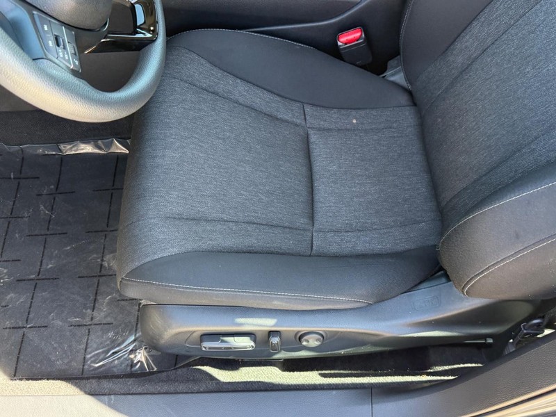 Honda Accord Sedan Vehicle Full-screen Gallery Image 15