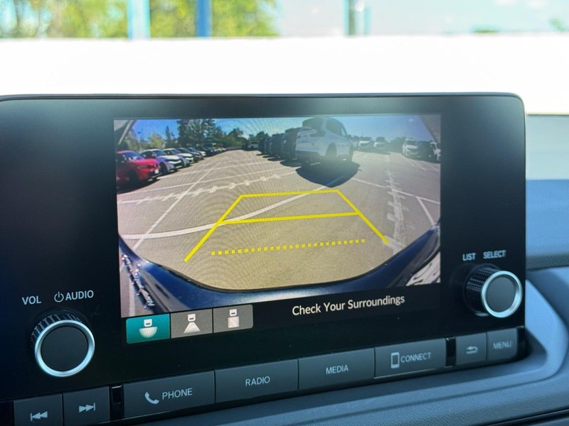 Honda Accord Sedan Vehicle Full-screen Gallery Image 20