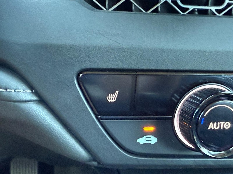 Honda Accord Sedan Vehicle Full-screen Gallery Image 21