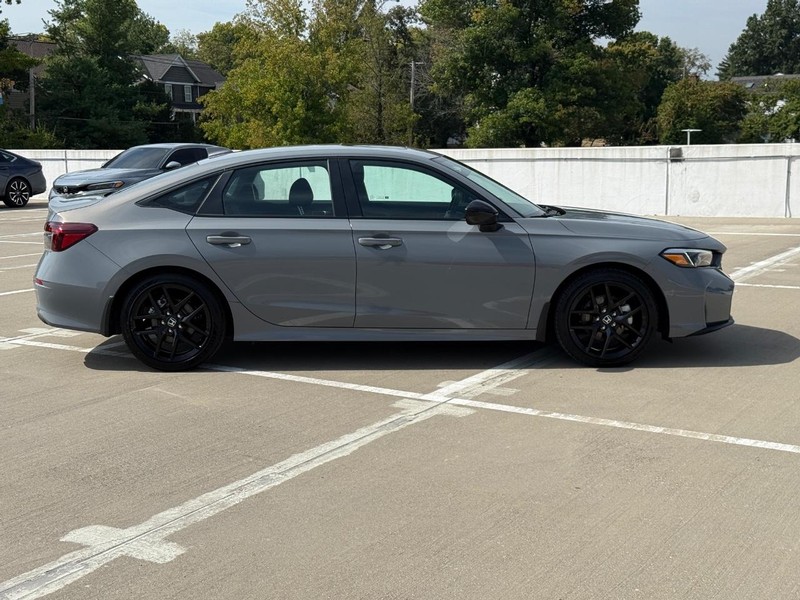 Honda Civic Sedan Hybrid Vehicle Full-screen Gallery Image 02