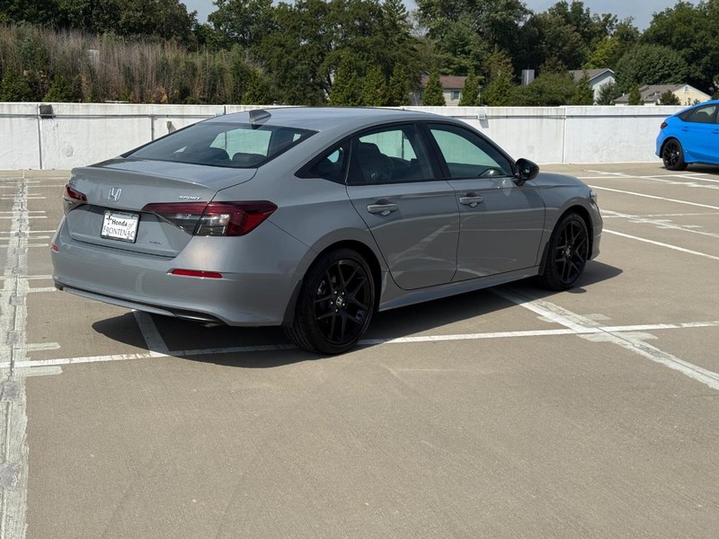 Honda Civic Sedan Hybrid Vehicle Full-screen Gallery Image 03