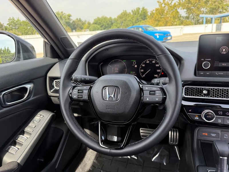 Honda Civic Sedan Hybrid Vehicle Full-screen Gallery Image 13