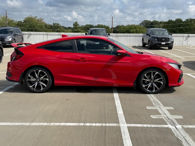 Honda Civic Si Coupe Vehicle Full-screen Gallery Image 02