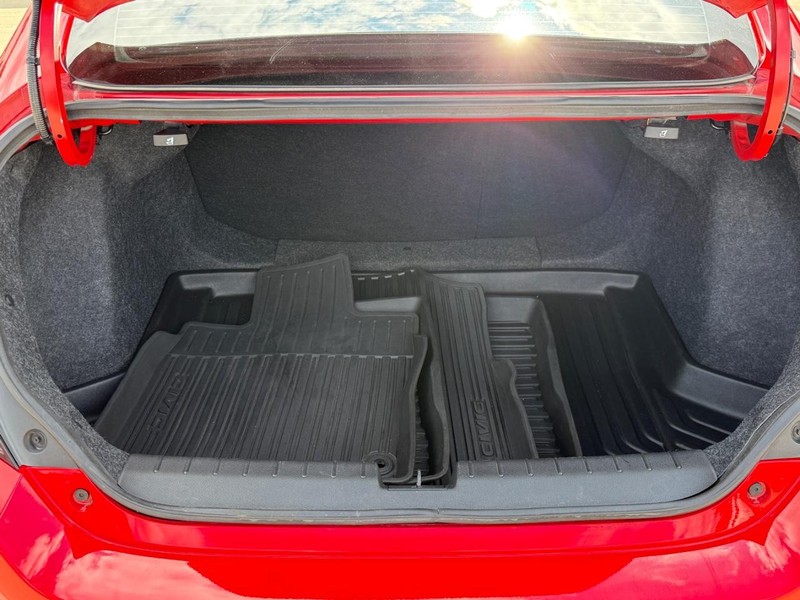 Honda Civic Si Coupe Vehicle Full-screen Gallery Image 04