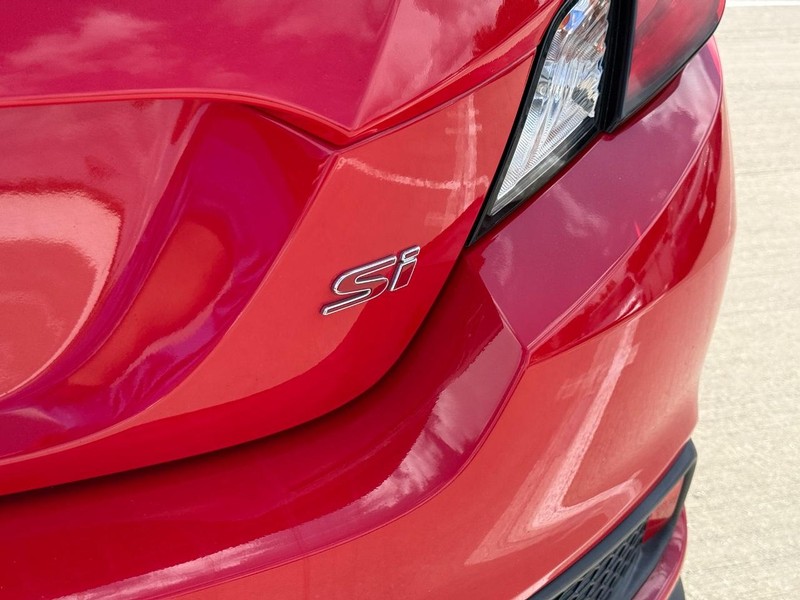 Honda Civic Si Coupe Vehicle Full-screen Gallery Image 06