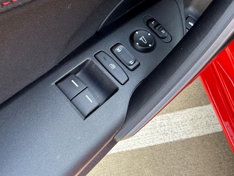 Honda Civic Si Coupe Vehicle Full-screen Gallery Image 14