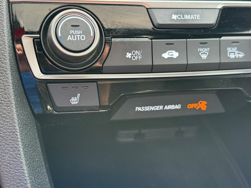 Honda Civic Si Coupe Vehicle Full-screen Gallery Image 23