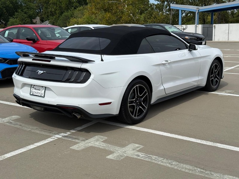 Ford Mustang Vehicle Full-screen Gallery Image 03
