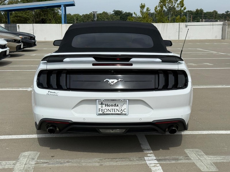 Ford Mustang Vehicle Full-screen Gallery Image 05