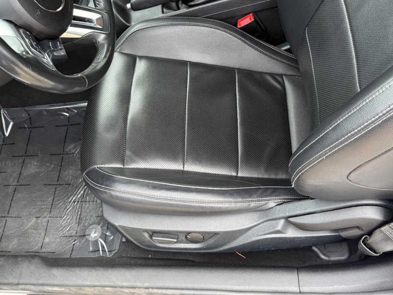 Ford Mustang Vehicle Full-screen Gallery Image 14