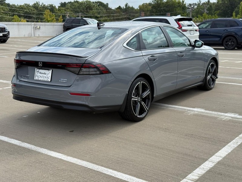 Honda Accord Hybrid Vehicle Full-screen Gallery Image 03