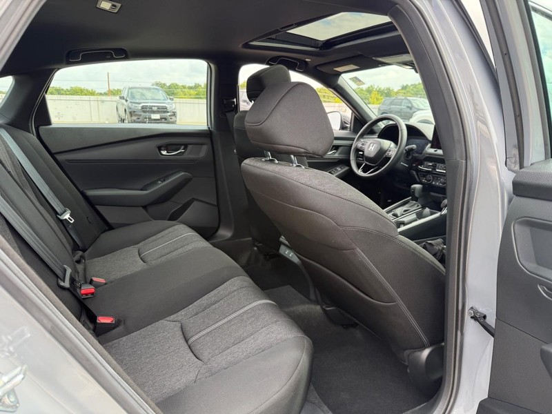 Honda Accord Hybrid Vehicle Full-screen Gallery Image 05