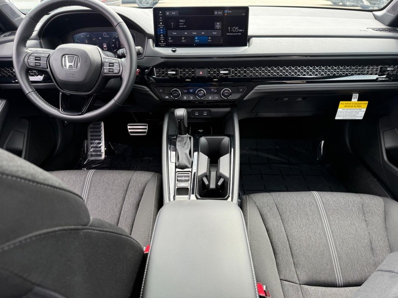 Honda Accord Hybrid Vehicle Full-screen Gallery Image 06