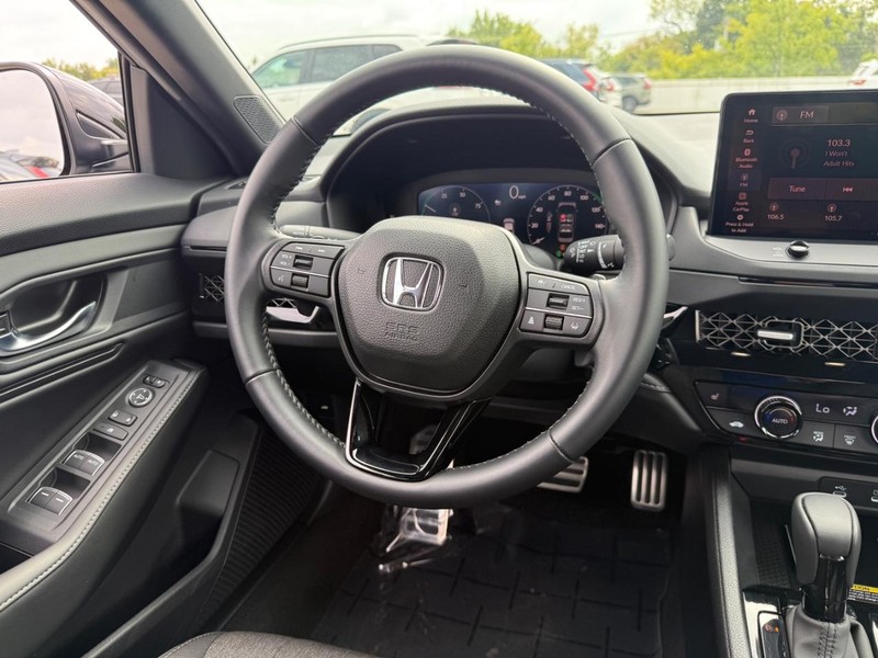 Honda Accord Hybrid Vehicle Full-screen Gallery Image 07