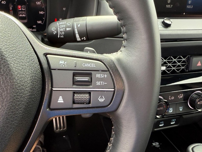 Honda Accord Hybrid Vehicle Full-screen Gallery Image 12