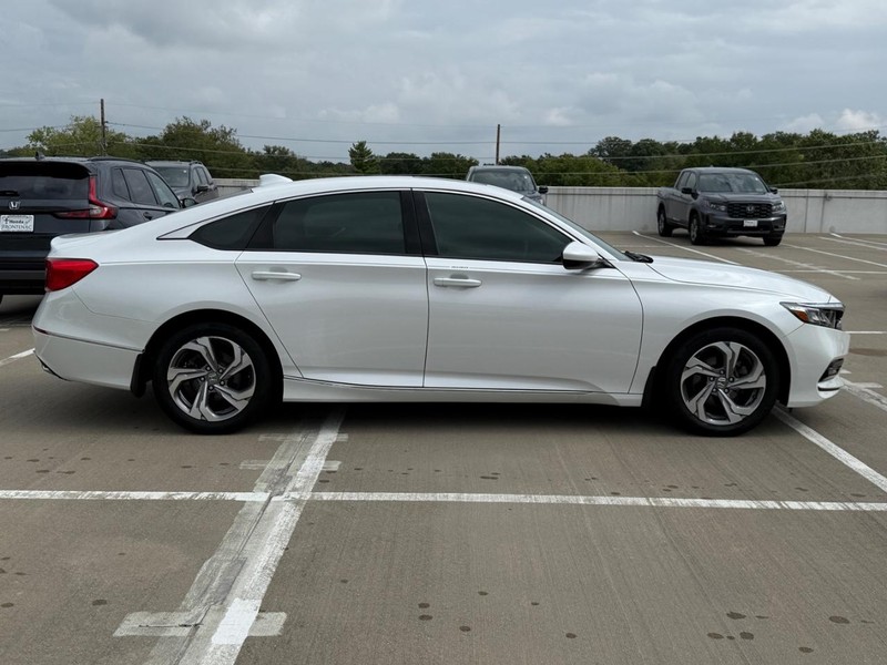 Honda Accord Sedan Vehicle Full-screen Gallery Image 02