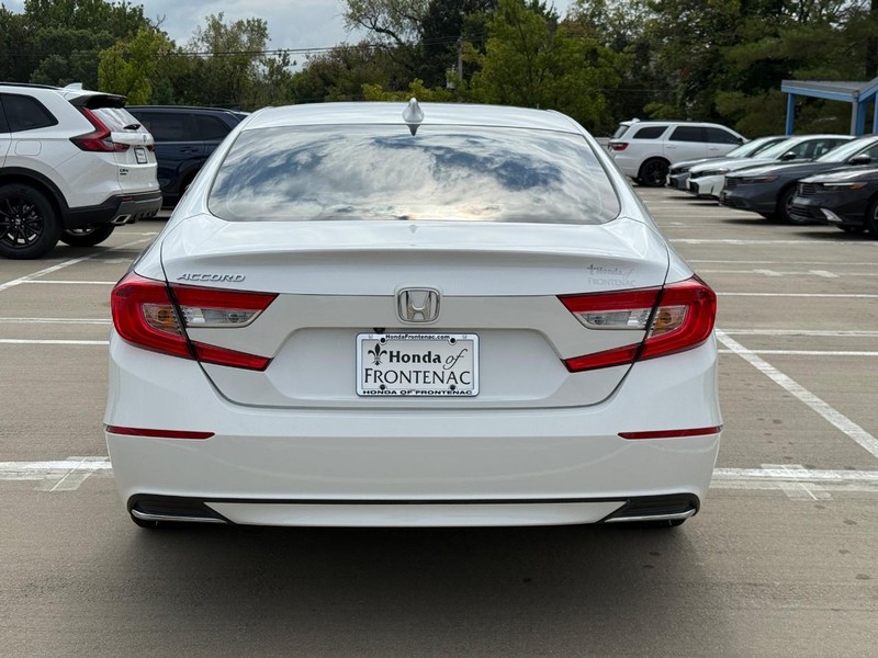 Honda Accord Sedan Vehicle Full-screen Gallery Image 05