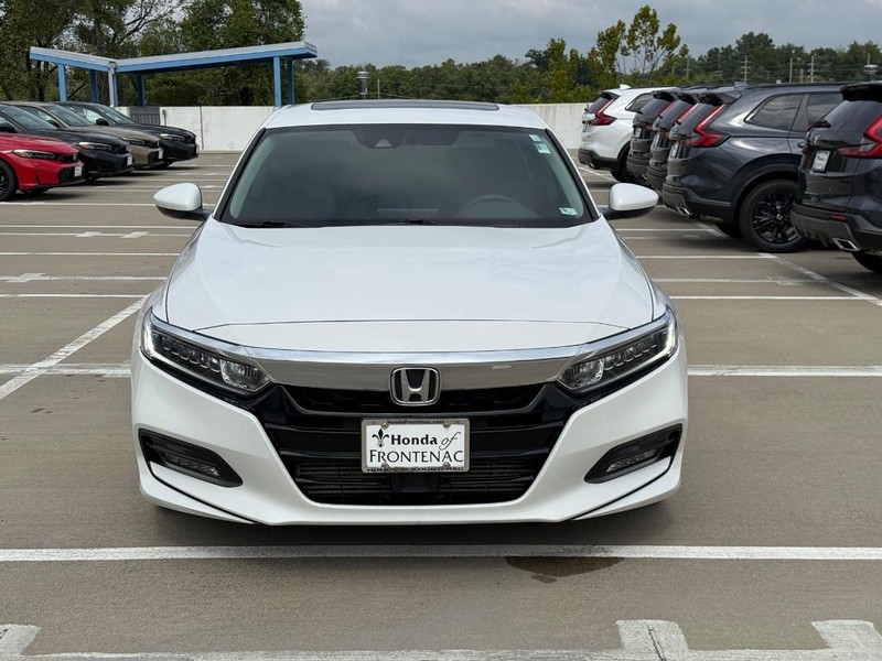 Honda Accord Sedan Vehicle Full-screen Gallery Image 09