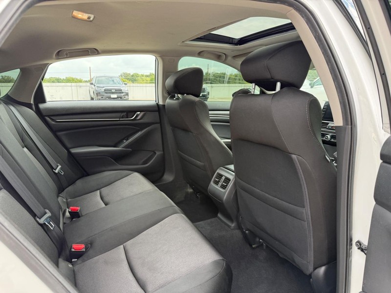 Honda Accord Sedan Vehicle Full-screen Gallery Image 10