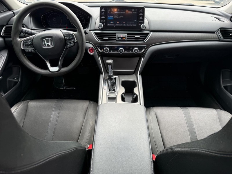 Honda Accord Sedan Vehicle Full-screen Gallery Image 11