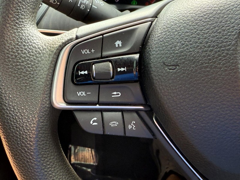 Honda Accord Sedan Vehicle Full-screen Gallery Image 16