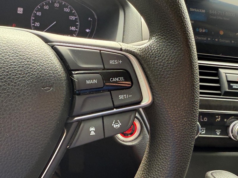 Honda Accord Sedan Vehicle Full-screen Gallery Image 17