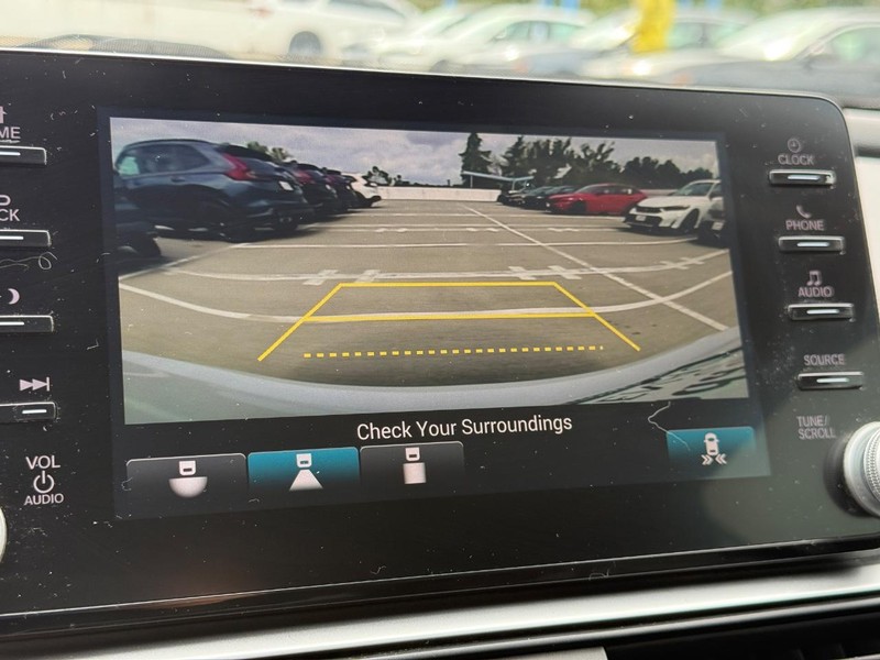 Honda Accord Sedan Vehicle Full-screen Gallery Image 20