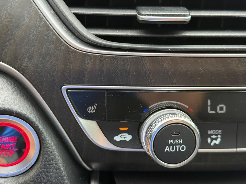 Honda Accord Sedan Vehicle Full-screen Gallery Image 21