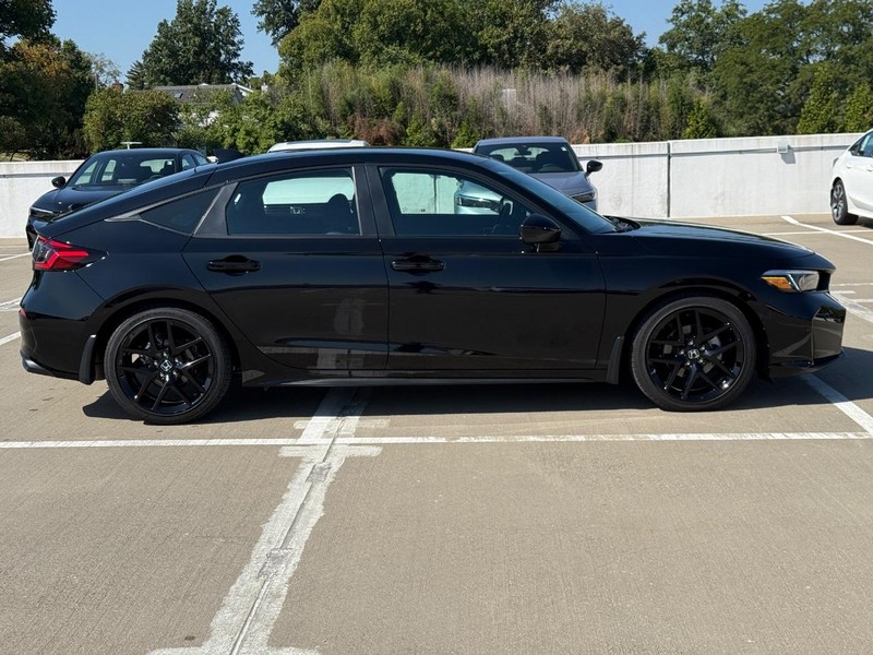 Honda Civic Hatchback Vehicle Full-screen Gallery Image 02