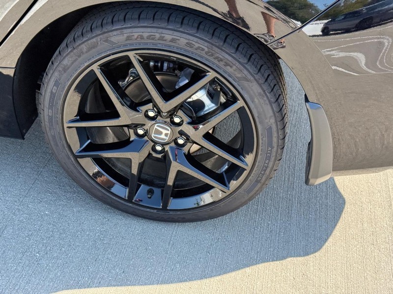 Honda Civic Hatchback Vehicle Full-screen Gallery Image 08