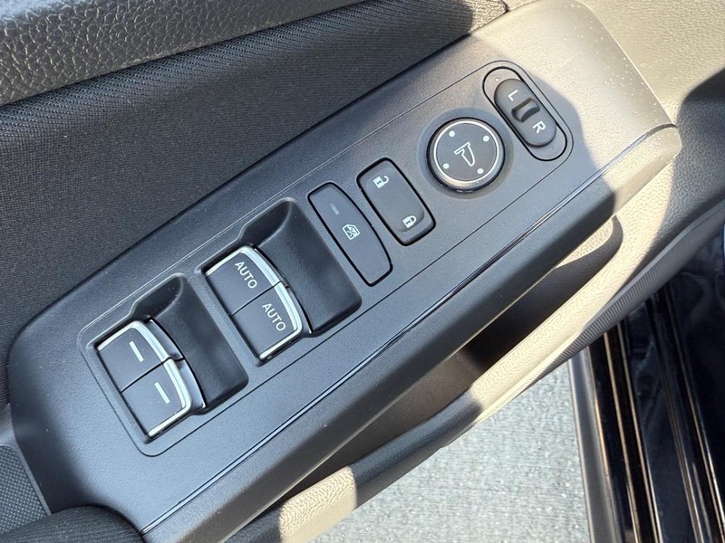 Honda Civic Hatchback Vehicle Full-screen Gallery Image 15