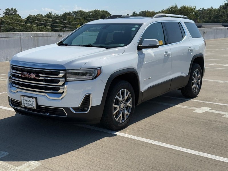 GMC Acadia Vehicle Full-screen Gallery Image 08