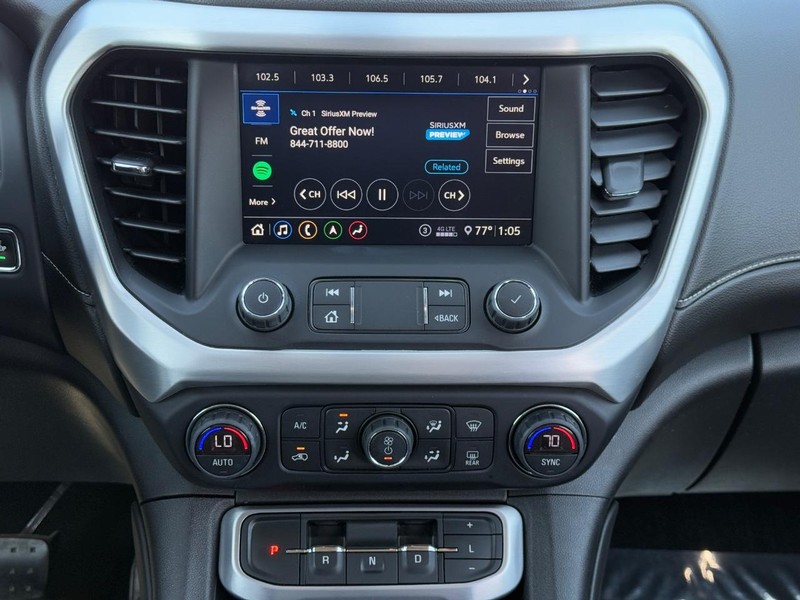 GMC Acadia Vehicle Full-screen Gallery Image 13