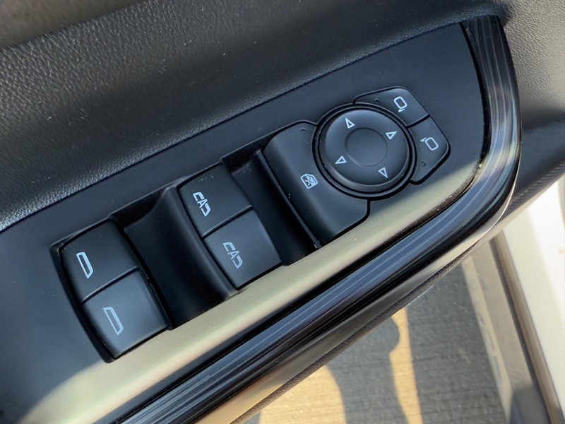 GMC Acadia Vehicle Full-screen Gallery Image 14