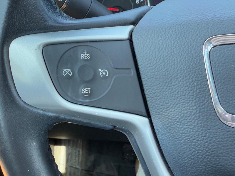 GMC Acadia Vehicle Full-screen Gallery Image 16