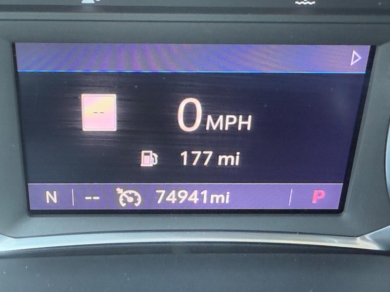 GMC Acadia Vehicle Full-screen Gallery Image 19