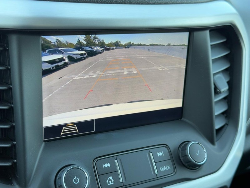 GMC Acadia Vehicle Full-screen Gallery Image 20