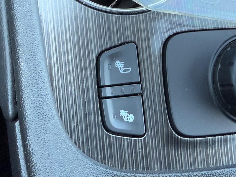 GMC Acadia Vehicle Full-screen Gallery Image 21