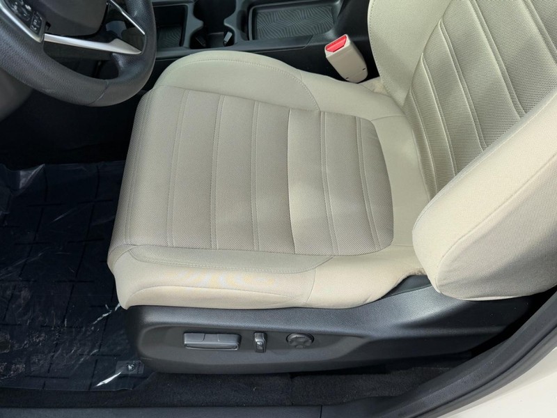 Honda CR-V Vehicle Full-screen Gallery Image 15