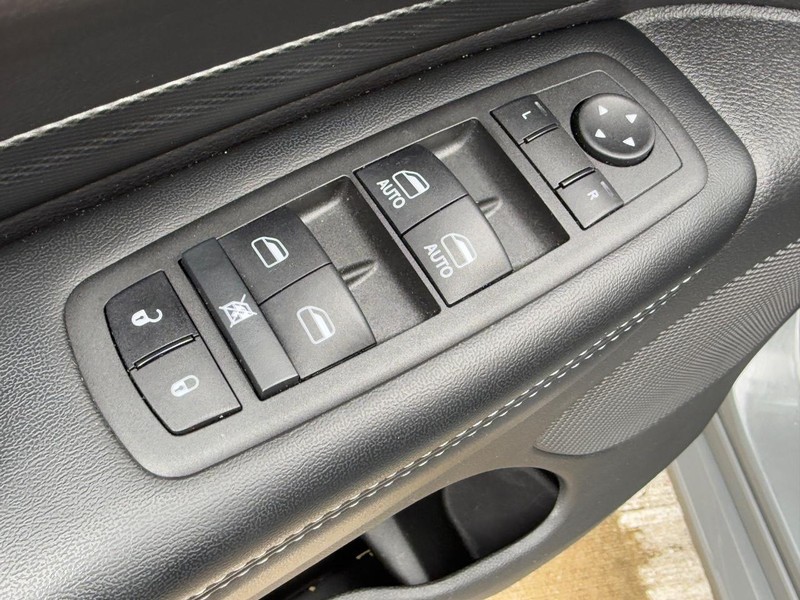 Dodge Durango Vehicle Full-screen Gallery Image 14