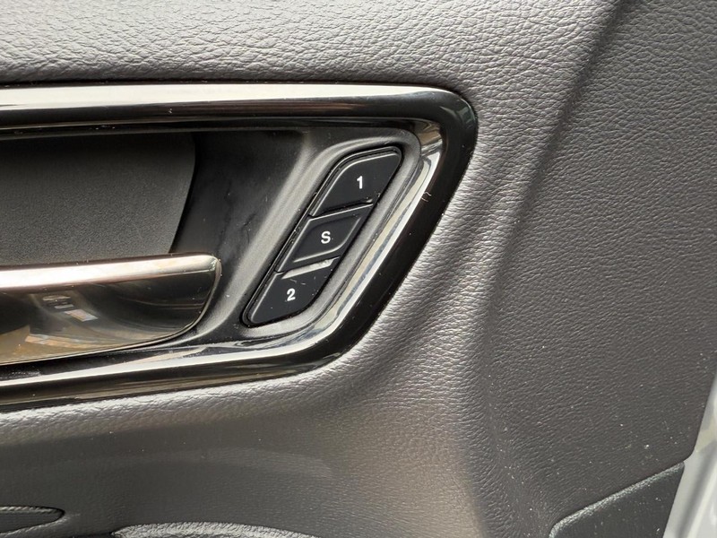 Dodge Durango Vehicle Full-screen Gallery Image 15