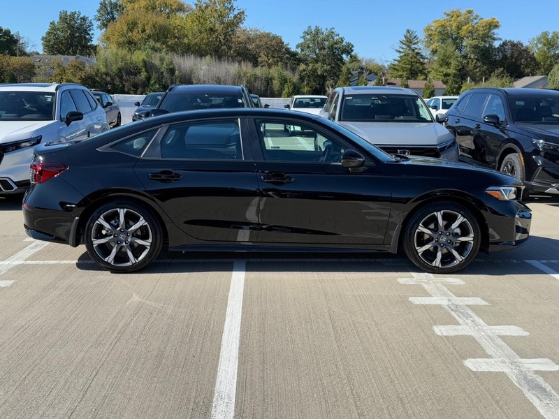 Honda Civic Sedan Hybrid Vehicle Full-screen Gallery Image 02