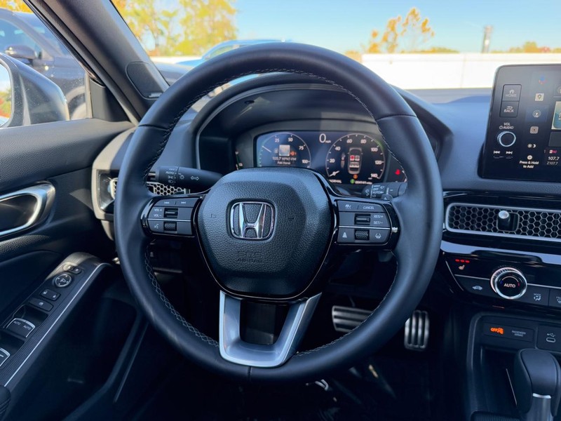 Honda Civic Sedan Hybrid Vehicle Full-screen Gallery Image 12