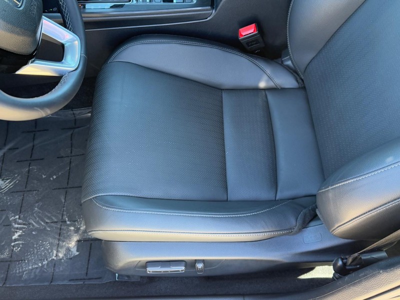 Honda Civic Sedan Hybrid Vehicle Full-screen Gallery Image 15