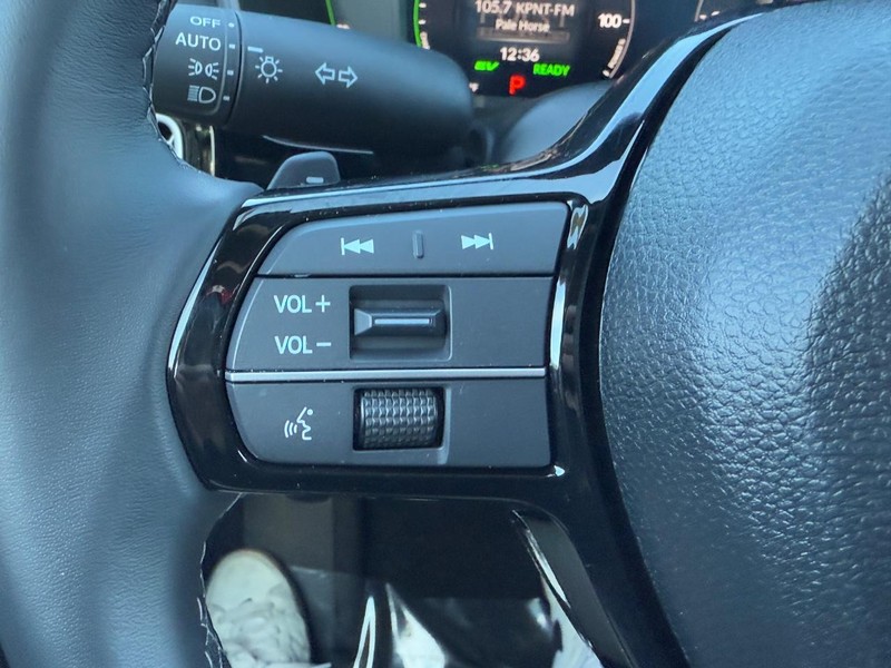 Honda Civic Sedan Hybrid Vehicle Full-screen Gallery Image 16