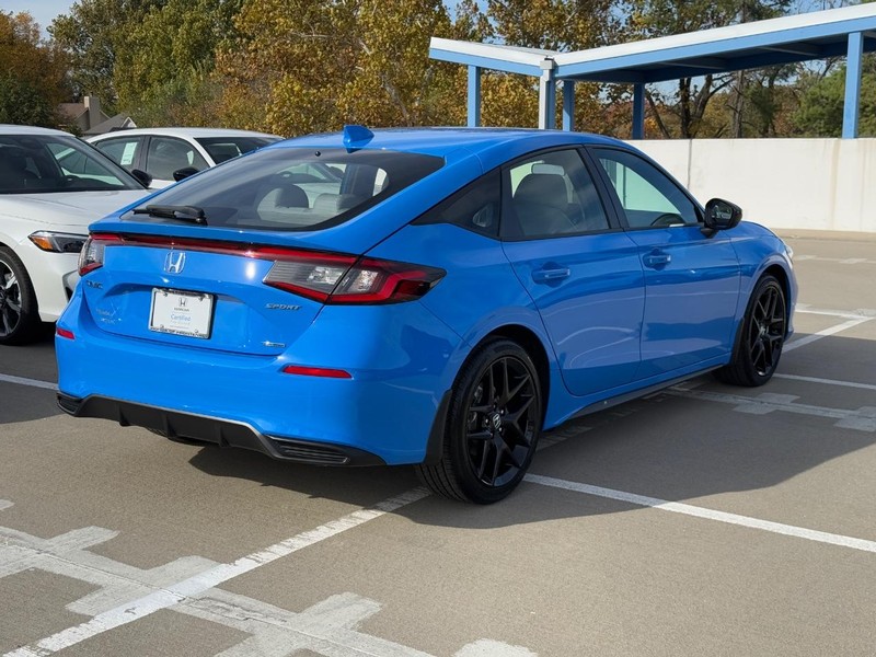 Honda Civic Hatchback Hybrid Vehicle Full-screen Gallery Image 03